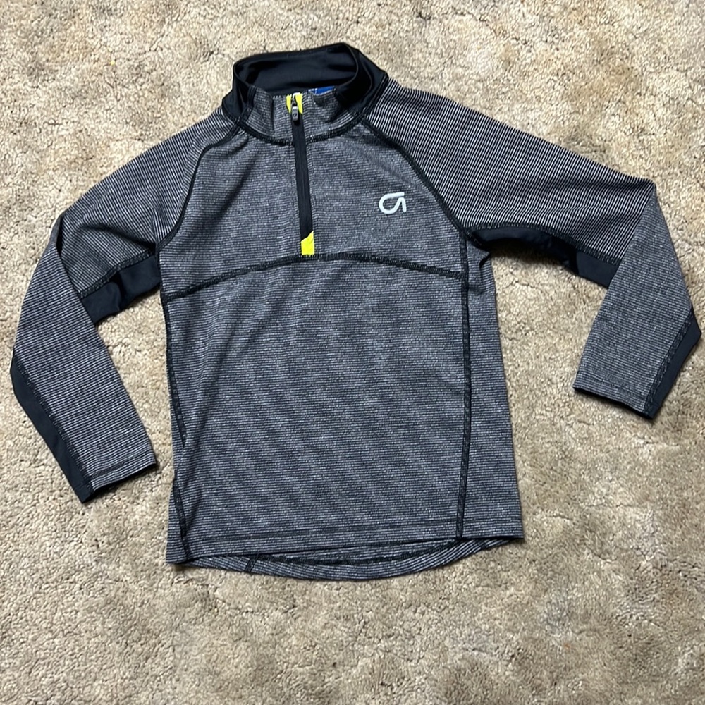 LN boys GAPFIT Go Dry black and white pullover with zipper size 5Y